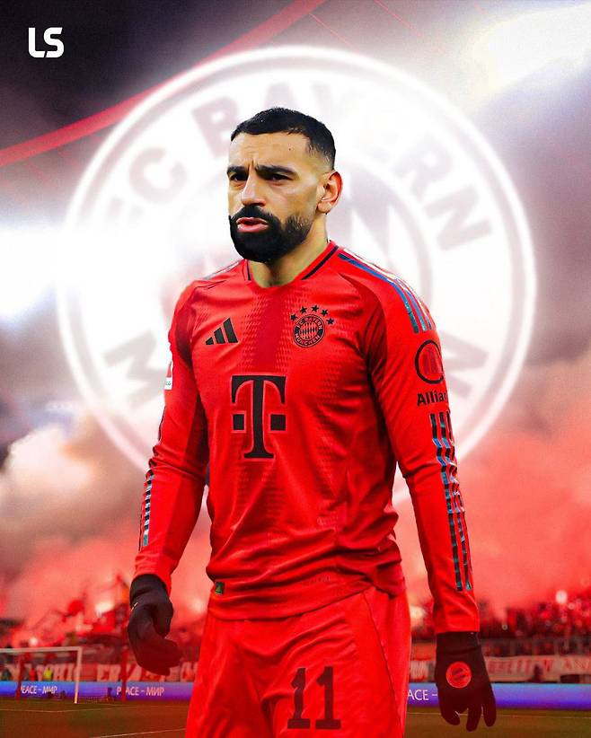 [스포츠조선 강우진 기자]모하메드 살라와 버질 반다이크, 해리 케인이 한 팀에서 뛰는 모습을 볼 수 있을까. 과거 리버풀에서 뛰었던 미드필더 다트마어 하만은 이들이 함께 뛰는 모습을 보고 싶다고 밝혔다.  특히 리버풀의 이 두 선수에 대한 이적 소식이 최근 빗발치면서 향후 행보에 대한 관심은 커져만 가고 있다. 하만은 바이에른 뮌헨에 측면 공격수가 필요한 점과 반다이크를 통해 수비 조직력을 강화해야 한다고 주장했다. 사진=SNS