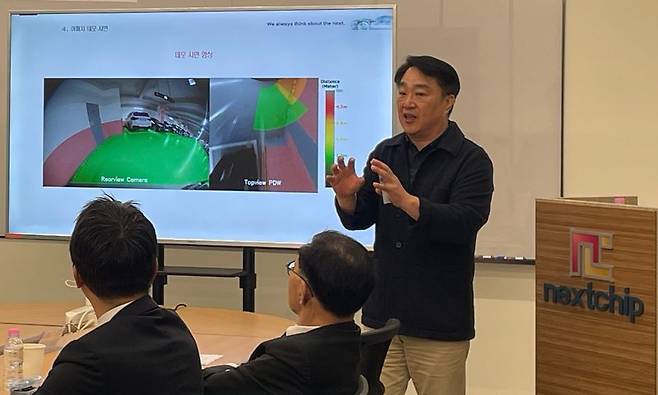 김경수 넥스트칩 대표가 주주들을 대상으로 설명하고 있다. 넥스트칩 제공