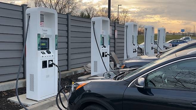 유럽위원회, 전기 트럭·버스 충전 시설 구축에 1조5천억원을 투자한다.