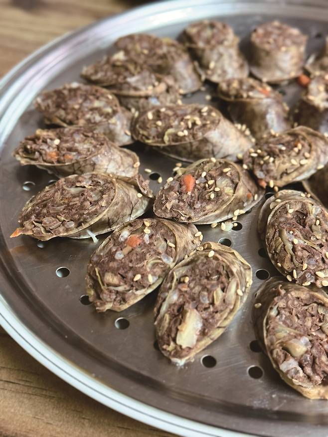 가평 가보자순대국밥의 순대찜. 부드러운 식감이 일품이다. 사진=박소윤