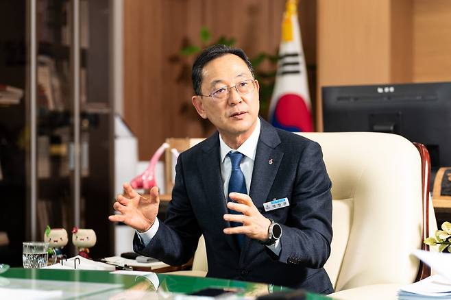 명현관 해남군수. 해남의 미래에 대해 설명하고 있다.