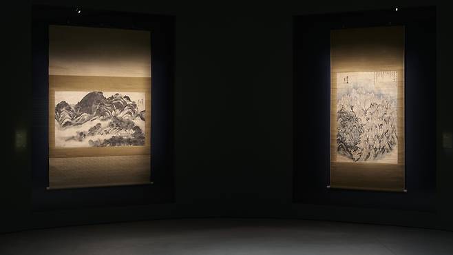 Installation view of "'Gyeomjae Jeong Seon' at Hoam Museum of Art. “Clearing After Rain on Inwangsan Mountain," a state-designated National Treasure., is seen on the left. (Courtesy of the museum)