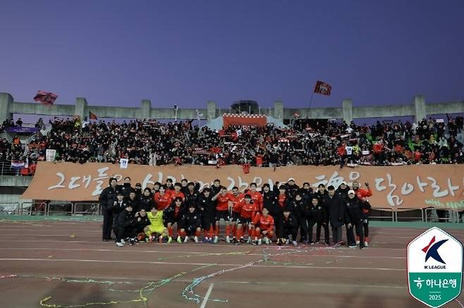 강원 FC 선수들. 사진=한국프로축구연맹