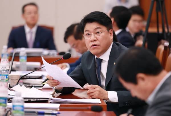 장제원 전 국민의힘 의원을 성폭력 혐의로 고소한 전 비서 측이 예정됐던 기자회견을 취소했다. 사진은 장제원 전 국민의힘 의원 생전 모습. /사진=머니투데이