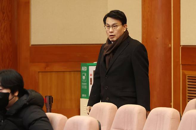 서울 종로구 헌법재판소 내 방청석. 윤상현 국민의힘 의원이 입장하고 있다. 열린 윤석열 대통령 탄핵 심판 8차 변론기일에 방청하기 위해 입장하고 있다. [연합]