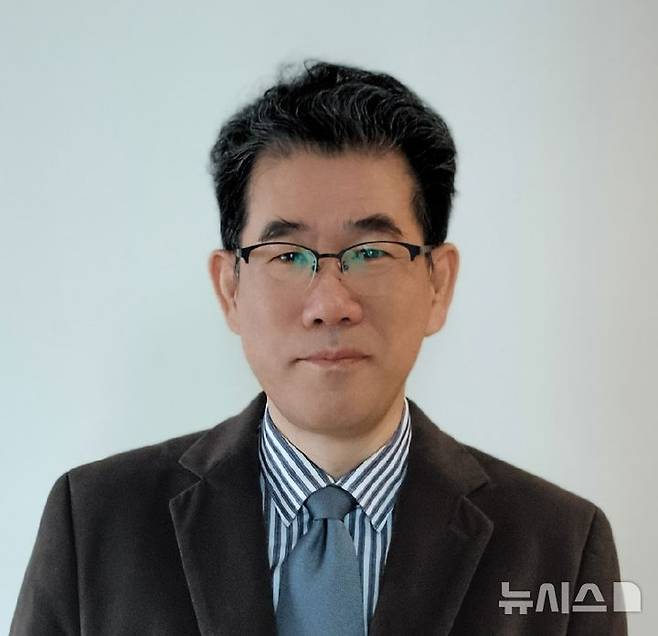 [창원=뉴시스]한국건축가협회 경남건축가회 제10대 회장으로 취임한 정성문 국립창원대 건축학부 건축학전공 교수.(사진=국립창원대 제공) 2025.04.01. photo@newsis.com