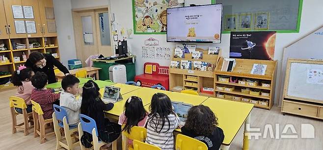 [이천=뉴시스] 이천시가 올 연말까지 인공지능(AI)기반 맞춤형 디지털 학습사업인 ‘에이아이(AI) 반디 톡톡 책장’을 추진한다 (사진=이천시 제공) 2025.04.01.photo@newsis.com