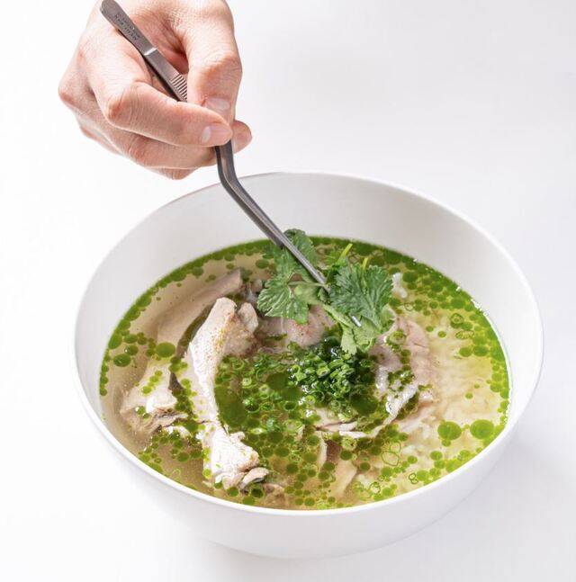 청양고추와 비름나물로 만든 초록색 오일이 인상적인 ‘뉴웨이브 국밥’. 안암 SNS