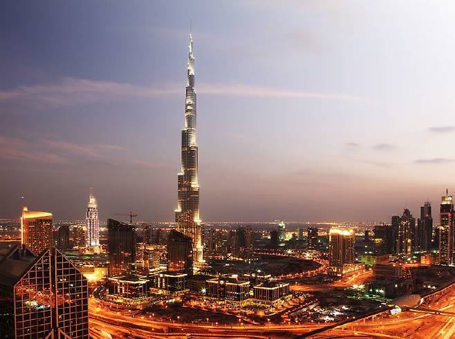 삼성물산은 2009년 아랍에미리트(UAE) 두바이에 위치한 세계 최고층 빌딩 ‘부르즈 할리파’를 준공했다. 삼성물산
