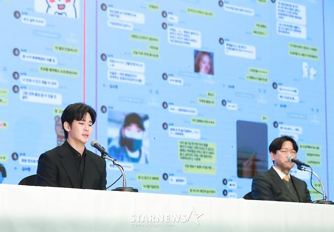 배우 김수현이 31일 오후 서울 마포구 상암동 스탠포드호텔에서 진행된 기자회견에서 최근 불거진 사생활 논란에 대해 밝히고 있다. /2025.03.31 /사진=이동훈 photoguy@