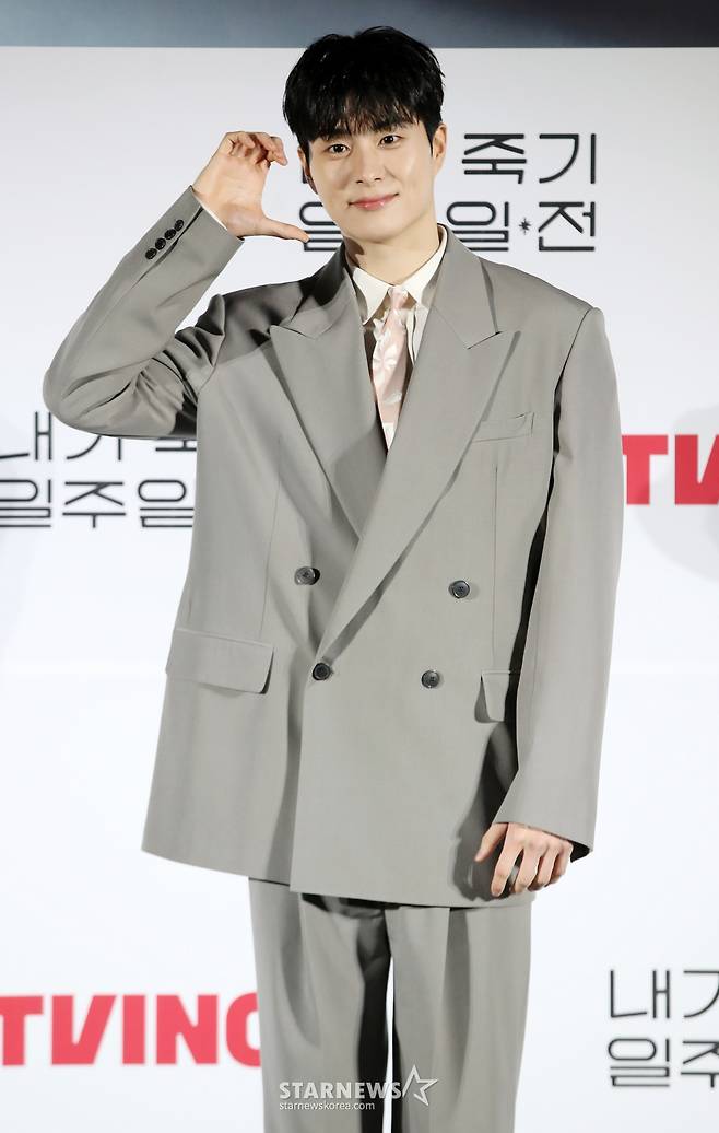 배우 정건주가 1일 오전 서울 CGV 용산아이파크몰에서 열린 티빙 오리지널 시리즈 '내가 죽기 일주일 전' 제작발표회에 참석해 포즈를 취하고 있다.  '내가 죽기 일주일 전'은 세상을 등지고 청춘을 흘려보내던 '희완(김민하 분)' 앞에 첫사랑 '람우(공명 분)'가 저승사자가 되어 나타나며 벌어지는 청춘 판타지 로맨스로 오는 3일 낮 12시 첫 공개된다. /사진=김휘선 hwijpg@