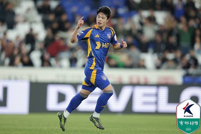 박민서가 추격골을 넣고 달려가고 있다. /사진=한국프로축구연맹 제공