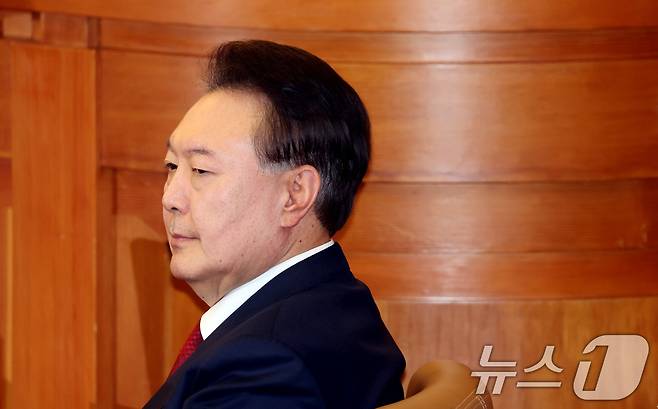 윤석열 대통령이 2월 20일 서울 종로구 헌법재판소에서 열린 탄핵심판 10차 변론에 출석해 있다. 2025.2.20/뉴스1 ⓒ News1 사진공동취재단