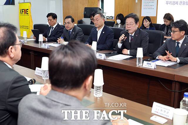 발언하는 이재명 대표.