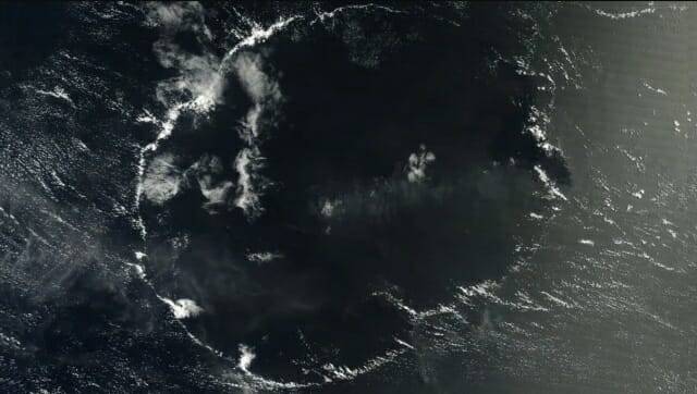 2014년 태평양 한가운데에서 거대한 구름 고리가 발견됐다. 이 고리의 지름은 약 450㎞에 달했다. (출처: NASA/Terra/MODIS)