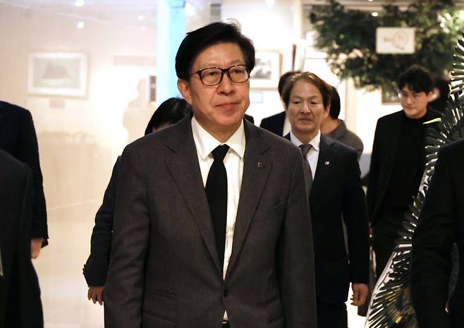 2일 오후 부산 해운대구 해운대백병원 장례식장에 차려진 장제원 전 국회의원 빈소에 박형준 부산시장이 조문하기 위해 들어오고 있다./연합뉴스