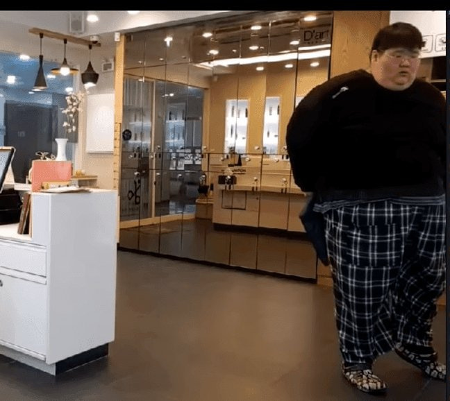 미용실에 의자 부순 BJ