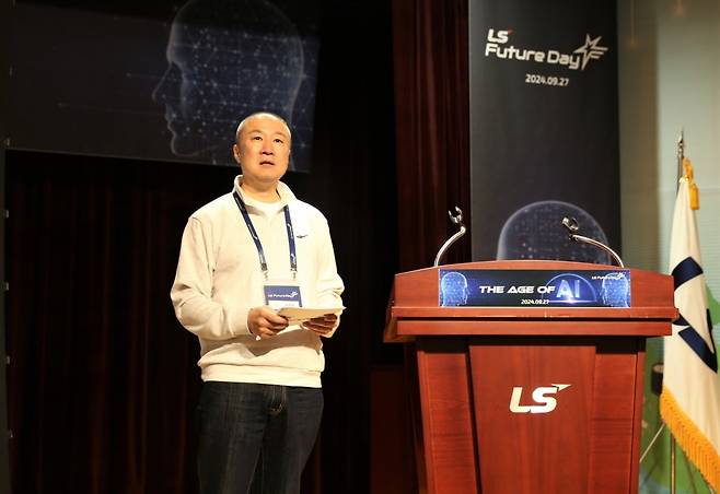 구자은 LS그룹 회장이 2024년 9월 경기 안양 LS타워에서 열린 ‘LS 퓨처 데이’에서 직원들에게 업무 혁신을 주문하고 있다. 사진=LS