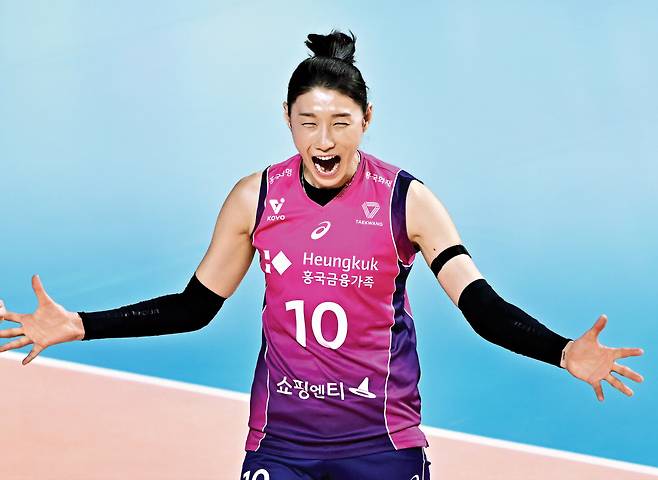 김연경이 지난달 31일 인천 삼산월드체육관에서 열린 정관장과 챔프전 1차전에서 득점 후 환호하고 있다. KOVO 제공