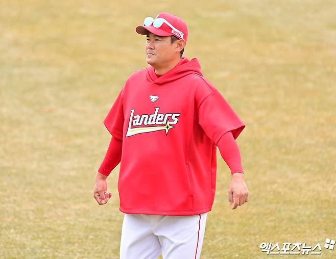 15일 오후 인천SSG랜더스필드에서 열리는 '2025 신한 SOL Bank KBO리그' LG 트윈스와 SSG 랜더스의 시범경기, SSG 노경은이 스트레칭을 하고 있다. 엑스포츠뉴스 DB