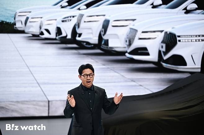 3일 경기 고양시 킨텍스에서 '2025서울모빌리티쇼' 미디어 데이에서 송민규 제네시스사업본부장(부사장)이 발표를 하고 있다./사진=이명근 기자 qwe123@