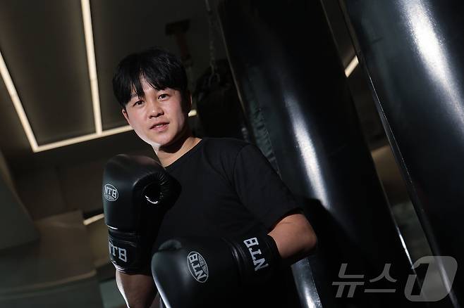 2014 인천 아시안게임 라이트플라이급 금메달리스트 신종훈 관장이 26일 오후 서울 광진구 뚝섬로 신종훈 국가대표 복싱센터에서 복싱 자세를 취하고 있다. 2025.3.27/뉴스1 ⓒ News1 박정호 기자