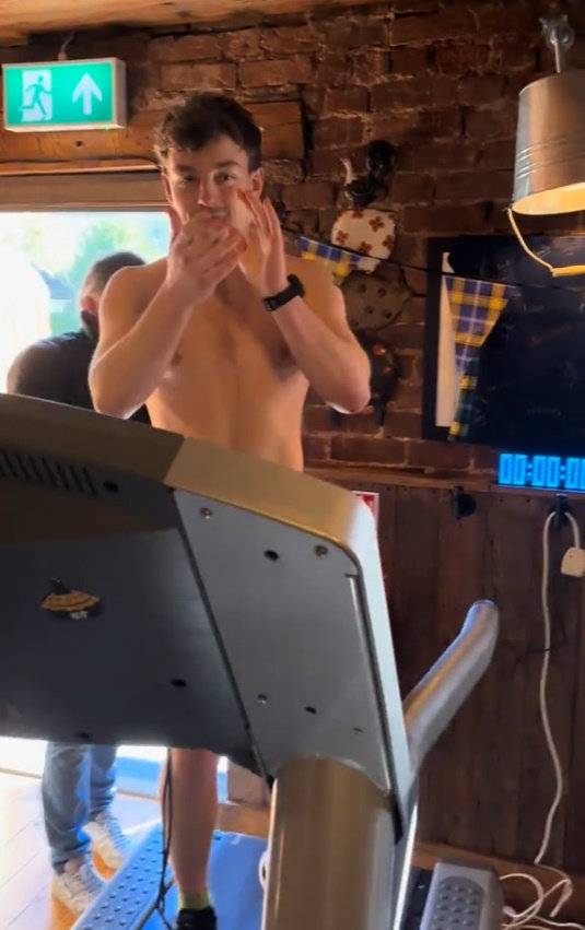 조 프리차드가 24시간 달리기를 마친 뒤 모습. 조 프리차드 틱톡 계정 갈무리.