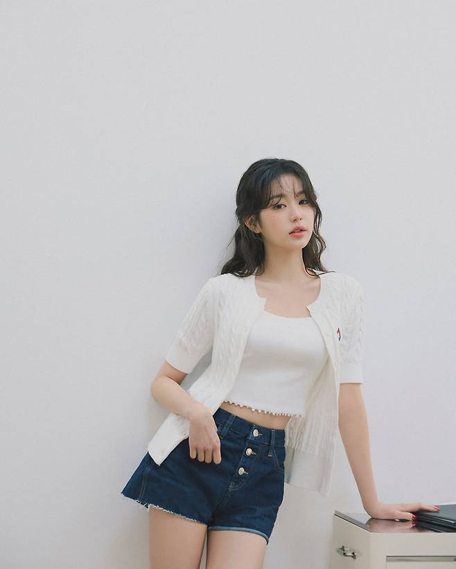 488222812_1446949560059693_6786030068201455108_n.jpg 장원영 타미진스 새 화보