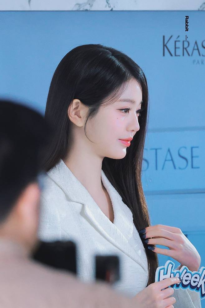 10.jpg 오늘자 케라스타즈 팝업스토어 방문한 장원영