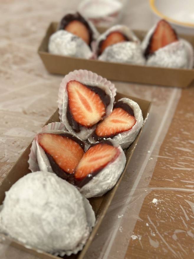 구례 힐링팜에서는 딸기찹쌀떡 만들기 체험을 할 수 있다. 한국관광공사 제공