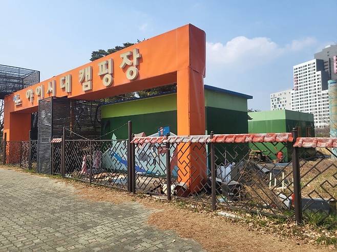 3일 오후 1시께 찾은 야인시대 캠핑장. 이승욱기자