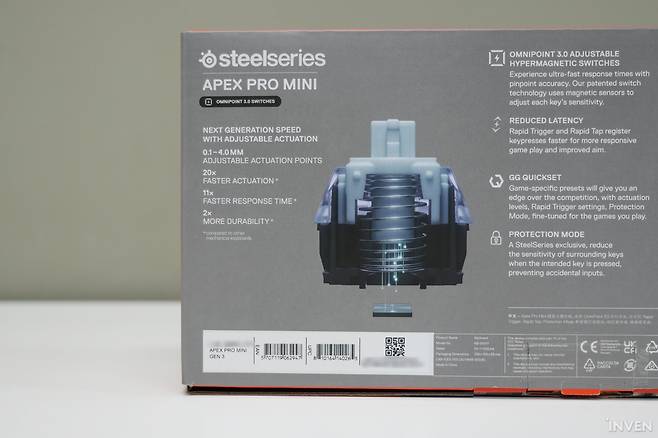 ▲ 뒷면에는 스틸시리즈 옴니포인트 3.0 스위치에 대한 설명이 기재되어 있었다