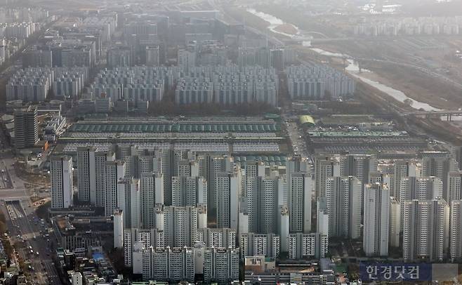 서울 롯데월드타워 서울스카이에서 바라본 송파구 '헬리오시티' 일대. 사진=임대철 기자