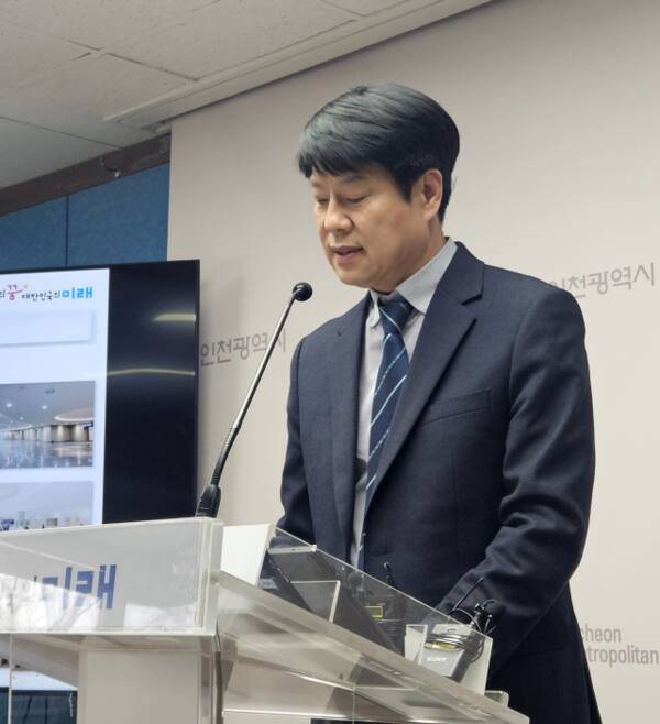 윤도영 시 문화체육국장이 3일 인천시청 브리핑룸에서 문화체육국 기자간담회를 열고 현안 설명을 하고 있다. 박귀빈기자