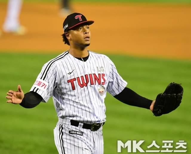 지난해 가을야구에서 빛나는 역투를 펼쳤던 에르난데스. 사진=김재현 기자