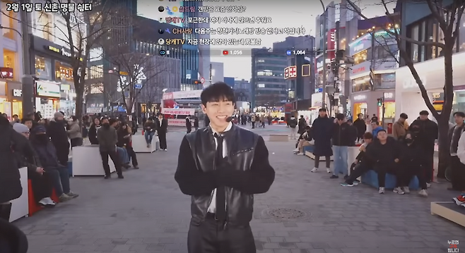 유튜버 이창현 씨가 ‘거리노래방’을 진행하고 있다.   [유튜브 ‘창현 거리노래방’]