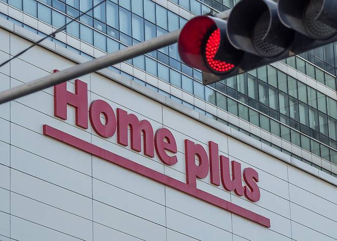 경기 침체와 소비심리 위축, 고환율·고물가에 불안한 탄핵정국까지 더해지면서 홈플러스와 발란 등 한계기업이 속출하고 있다. 사진은 서울 강서구에 위치한 홈플러스 본사 전경 ⓒ시사저널 최준필