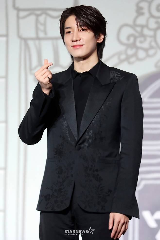 그룹 세븐틴(Seventeen) 원우가 29일 오후 서울 여의도 콘래드호텔 그랜드 볼룸에서 베스트 앨범 '17 IS RIGHT HERE' 발매 기념 글로벌 기자간담회를 열고 포즈를 취하고 있다. 이번 베스트 앨범 '17 IS RIGHT HERE'은 9년의 발자취를 담는 동시에 지난 시간을 기념하며 우리만의 공간에서 영원히 함께할 것임을 약속하는 앨범으로 총 33개의 트랙으로 한국 앨범 타이틀 20곡과 일본 앨범 타이틀 8곡, '아낀다', 타이틀 곡 'MAESTRO'를 포함한 4개의 신곡을 선보인다. 2024.04.29 /사진=임성균