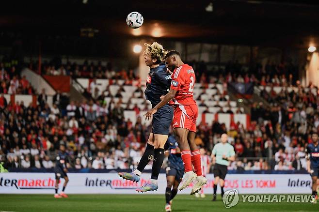 랭스와 칸의 경기 장면. [AFP=연합뉴스]