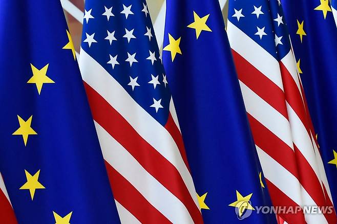 EU 깃발과 성조기 [AFP 연합뉴스 자료사진. 재판매 및 DB 금지]