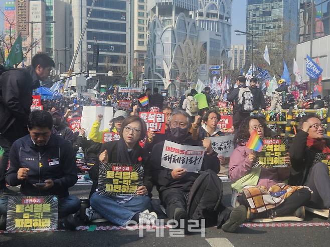 안국역 근처는 탄핵 찬성 집회가 차지했다. (사진=이영민 기자)