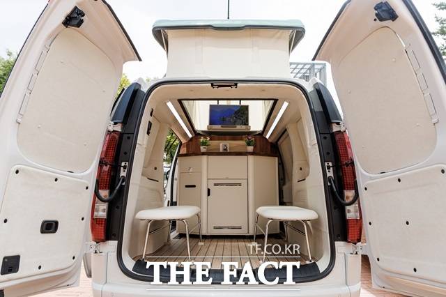 마포구는 서울시 최초로 이동식 반려동물 장례서비스 '찾아가는 펫천사' 서비스를 제공한다. 반려동물 장례서비스 차량 내부./서울시