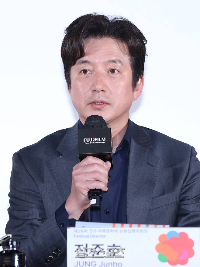 정준호 집행위원장 1일 오후 서울 용산구 CGV용산아이파크몰에서 열린 '26회 전주국제영화제' 상영작 발표 기자회견에 참석해 인사말을 하고 있다. 서병수 기자 qudtn@edaily.co.kr /2025.04.01/