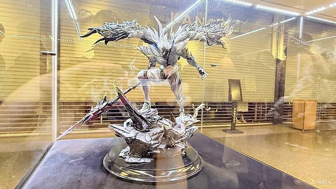 ▲ 매번 현장을 빛내주는 크라운리스 피규어도 한 컷