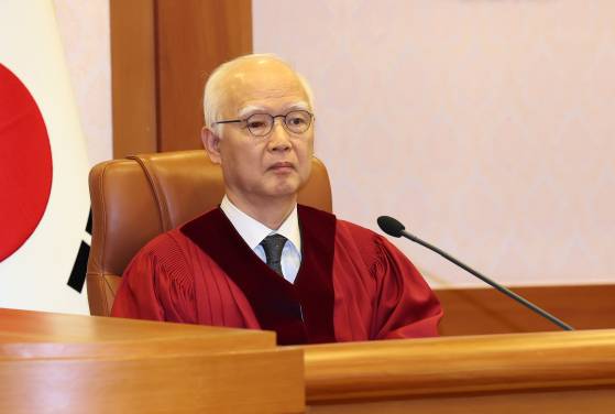 정형식 헌법재판관은 윤석열 탄핵심판 사건을 심리한 8인의 재판관 중 유일하게 윤 대통령이 지명한 재판관이다. 이번 사건의 주심 재판관으로 윤 대통령에 대한 파면을 명하는 결정문을 작성했다. 공동취재단