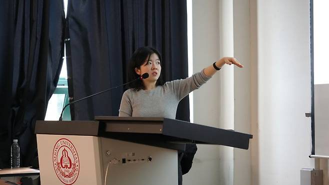 세종대 융합인재양성사업단의 '기후 변화와 환경 정책' 특강에서 구지민 작가가 강연하고 있다. (사진=세종대 제공) *재판매 및 DB 금지