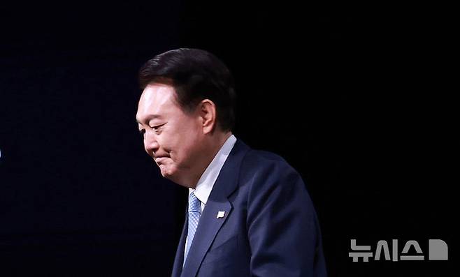 [서울=뉴시스] 지난해 3월 3차 민주주의 정상회의 장관급 회의 개회식에 참석한 윤 전 대통령 모습. (사진=뉴시스 DB) 2024.04.04. photo@newsis.com
