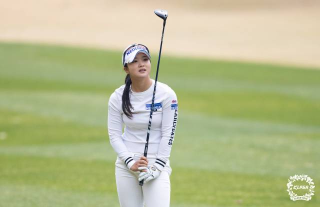 공동 선두에 나선 정지효. 사진 제공=KLPGA