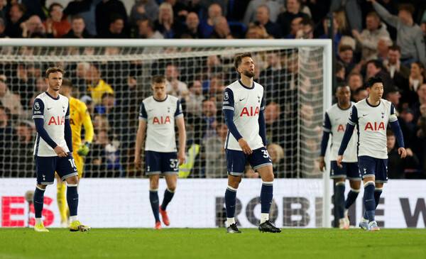 ▲ 엔제 포스테코글루 토트넘 홋스퍼 감독이 첼시전에서 0-1로 패한 뒤 팬들로부터 상당한 비판에 직면한 것으로 보인다. ⓒ연합뉴스/REUTERS