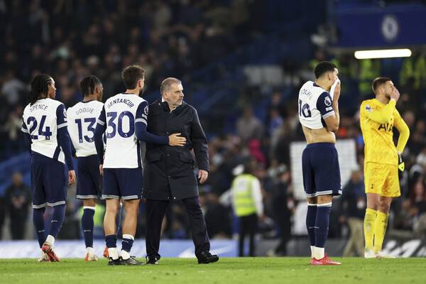 ▲ 엔제 포스테코글루 감독은 경질 위기에 내몰려 있다. 안도니 이라올라 AFC본머스 감독이 후임 사령탑으로 유력하다는 이야기가 계속 나오고 있다. ⓒ연합뉴스/AFP/AP